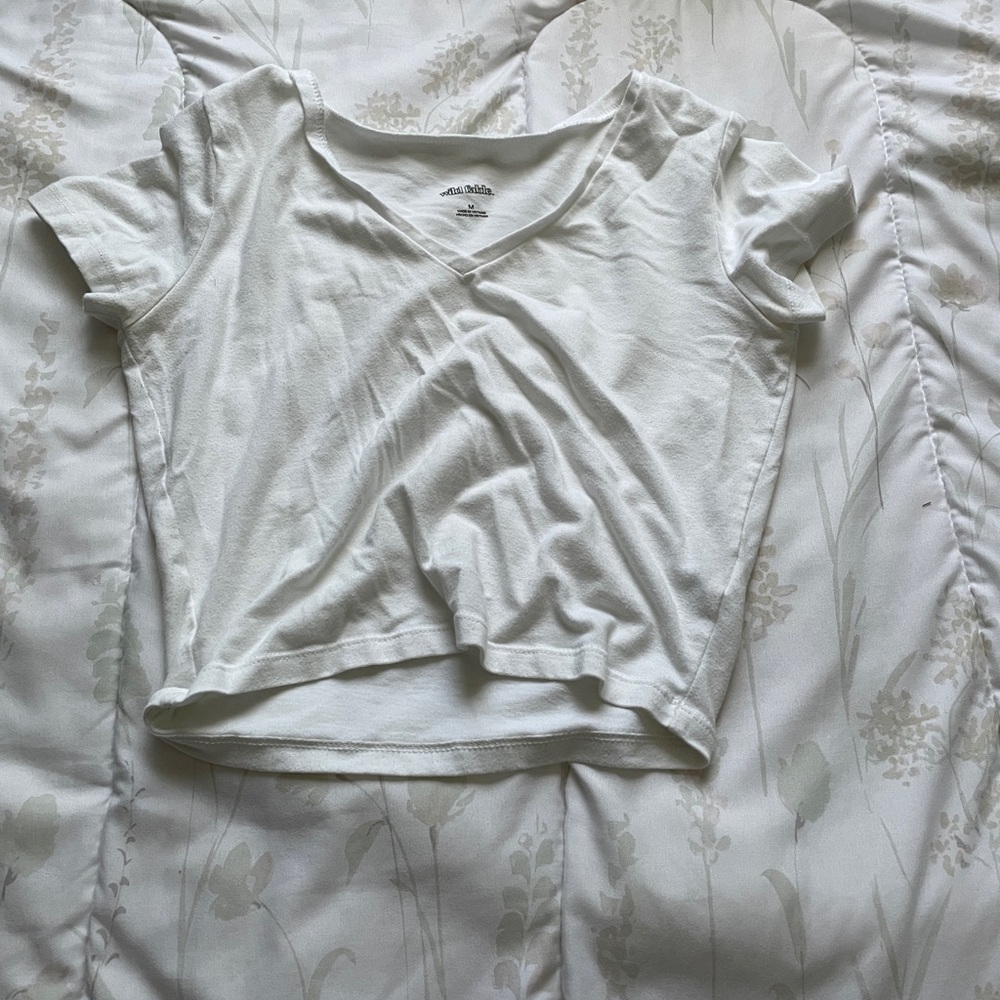 White V-neck crop top - M